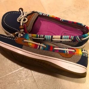 Sperry boat shoe. Women’s size 6. Navy with multicolored. Only worn once!